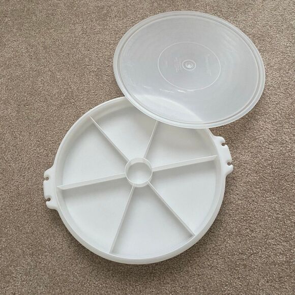 Vintage Tupperware Divided Relish Tray with Lid EUC Veggie Party Tray Hosting - Picture 1 of 11
